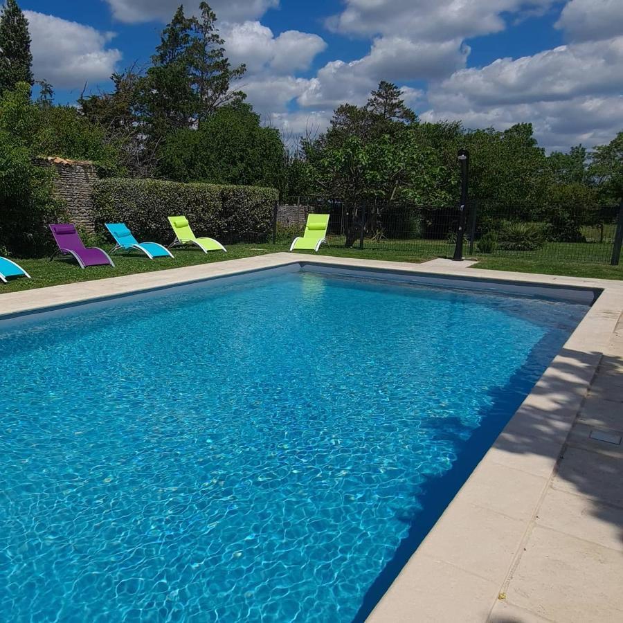 L'Enclos Bleu, Gite - Marais Poitevin Avec Piscine Chauffee Chaille-Les-Marais Exterior foto