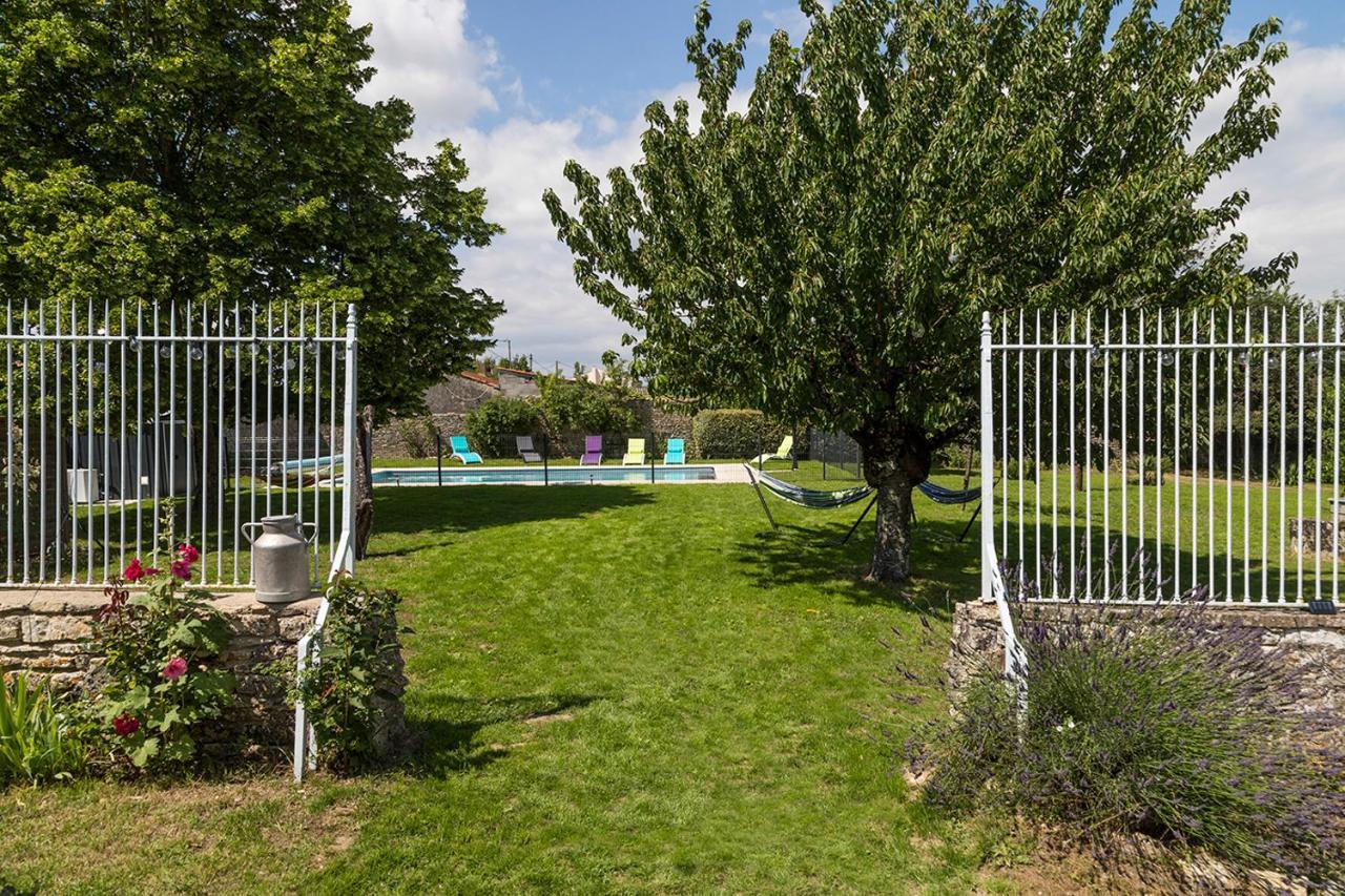 L'Enclos Bleu, Gite - Marais Poitevin Avec Piscine Chauffee Chaille-Les-Marais Exterior foto