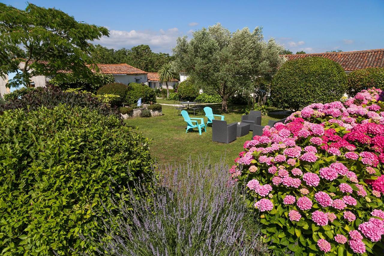 L'Enclos Bleu, Gite - Marais Poitevin Avec Piscine Chauffee Chaille-Les-Marais Exterior foto