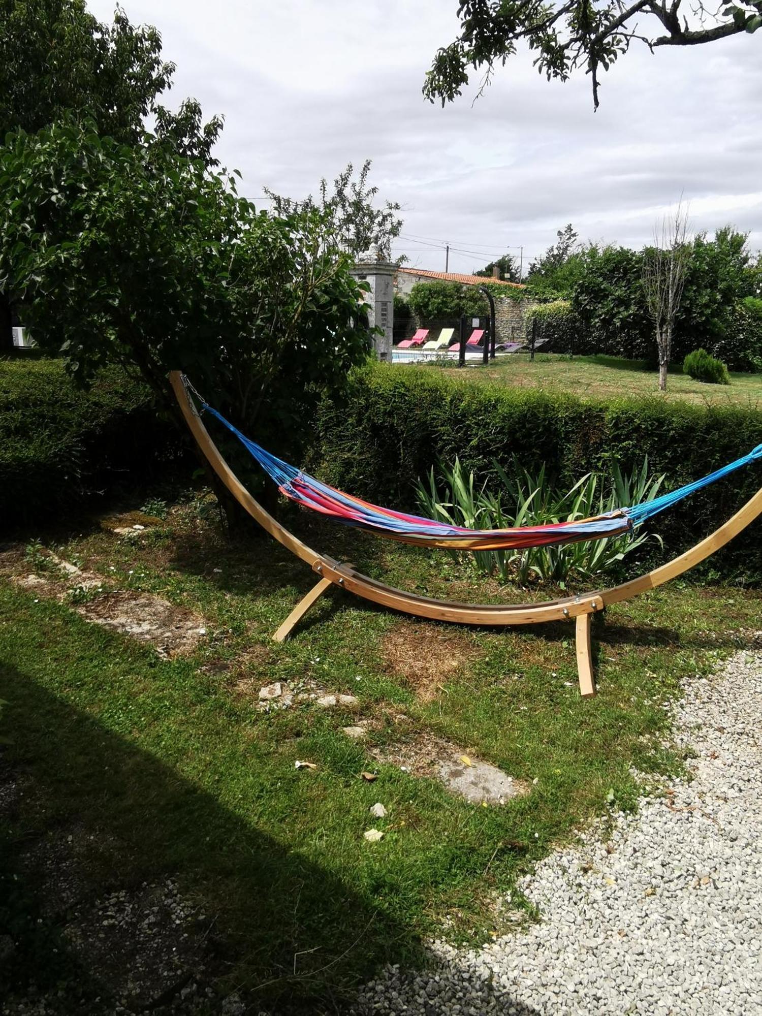 L'Enclos Bleu, Gite - Marais Poitevin Avec Piscine Chauffee Chaille-Les-Marais Exterior foto